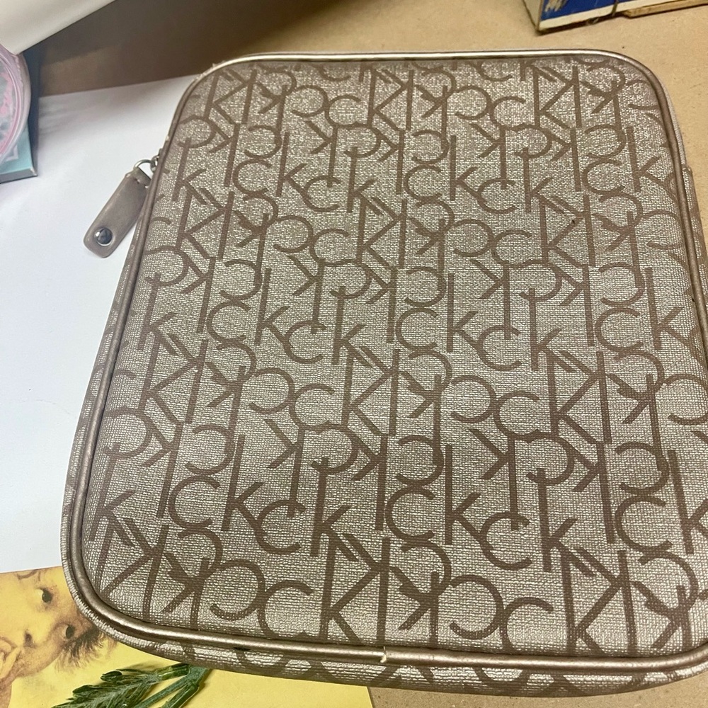 elegant Calvin Klein  tablet case 
W-9 “
L- 10.5”
20$